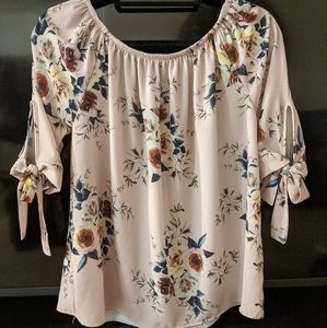 Flowy blouse perfect for summertime! Like new!